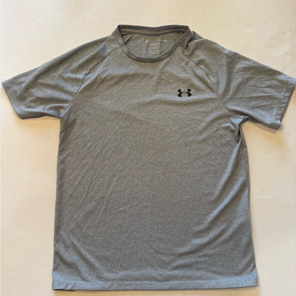 Under Armour Men's Short Sleeve Gray Tee size small